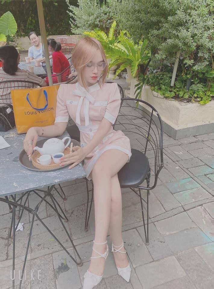 Ống chú buồi khỏe thay phiên địt 2 mẹ con