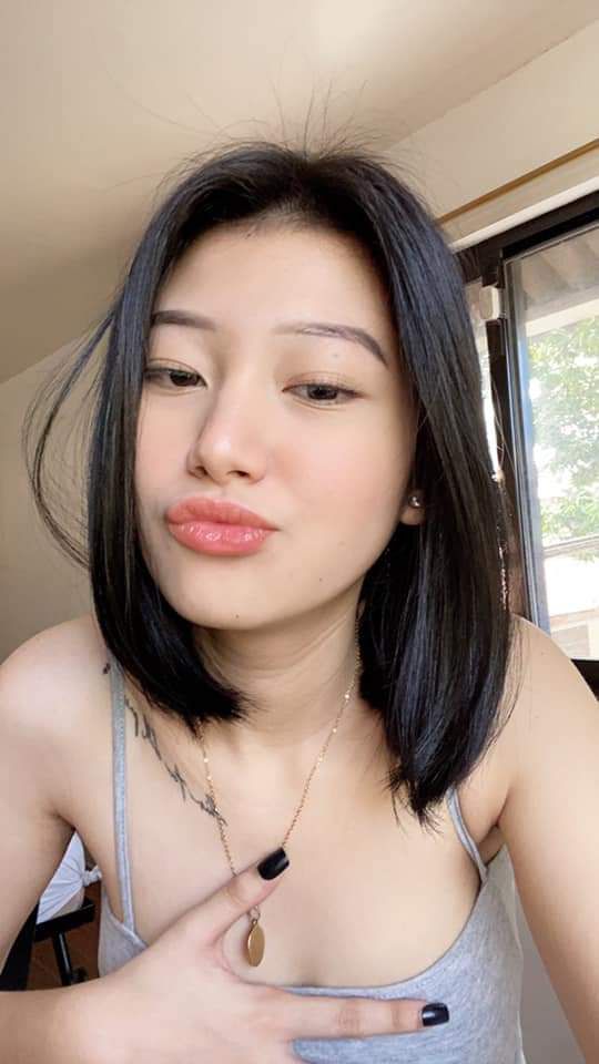 [Không kiểm duyệt] Một cô gái xinh đẹp với vẻ ngoài anh hùng! Sự cám dỗ đồng đều, tạo dáng cũng rất điệu đà, vặn eo, mông gợi cảm trước ống kính máy ảnh