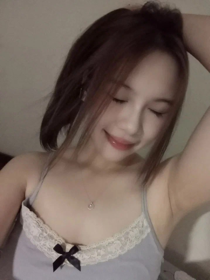 Bắt quả tang em gái vừa xem sex vừa móc