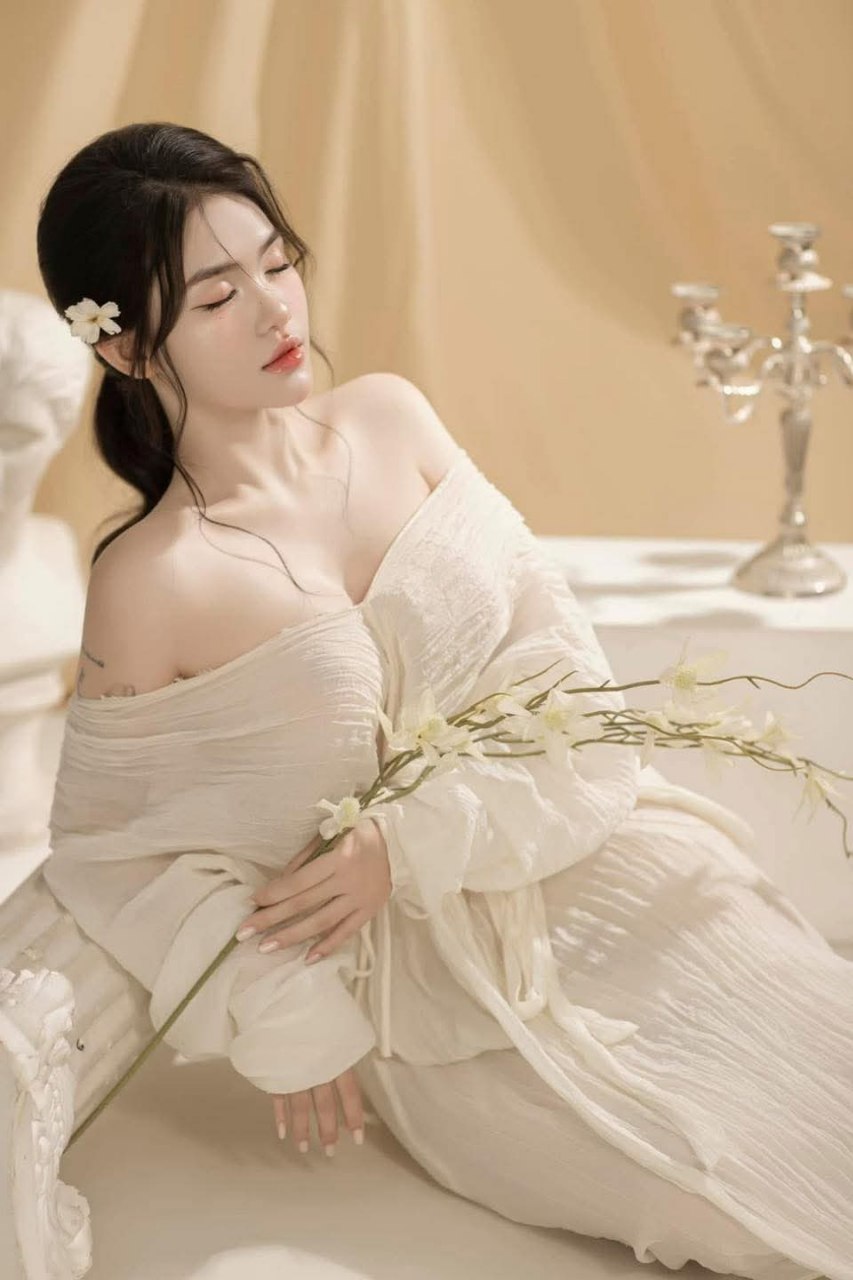 Em gái của Trùng Khánh, thân hình không gì ngăn cản được~!